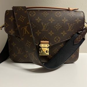 Authentic Louis Vuitton's Pochette Métis with matching Wallet